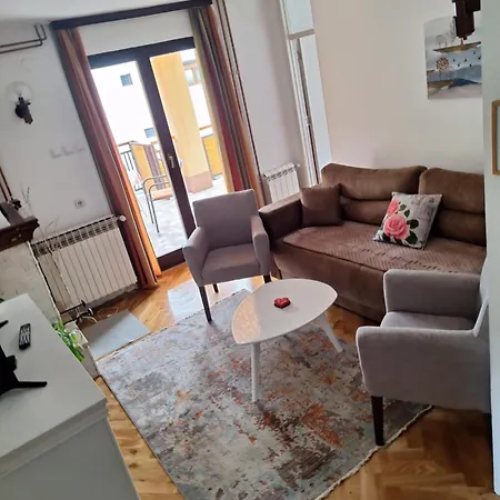 Monte Vista Apartment