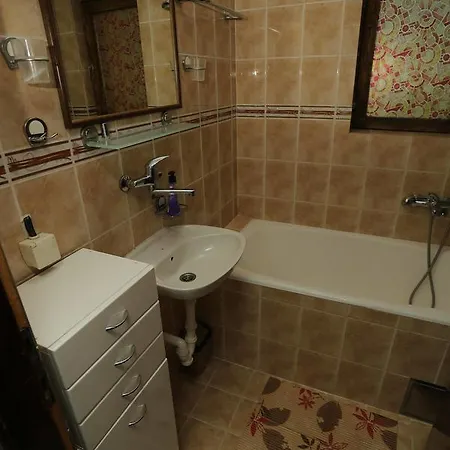 Monte Vista Apartment *